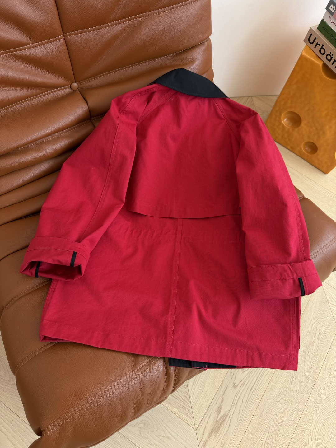 博主同款 25秋冬 本命红拉链风衣外套 入秋氛围感第一名 上身超级显白的复古红色 单穿或者随意造型 黑色