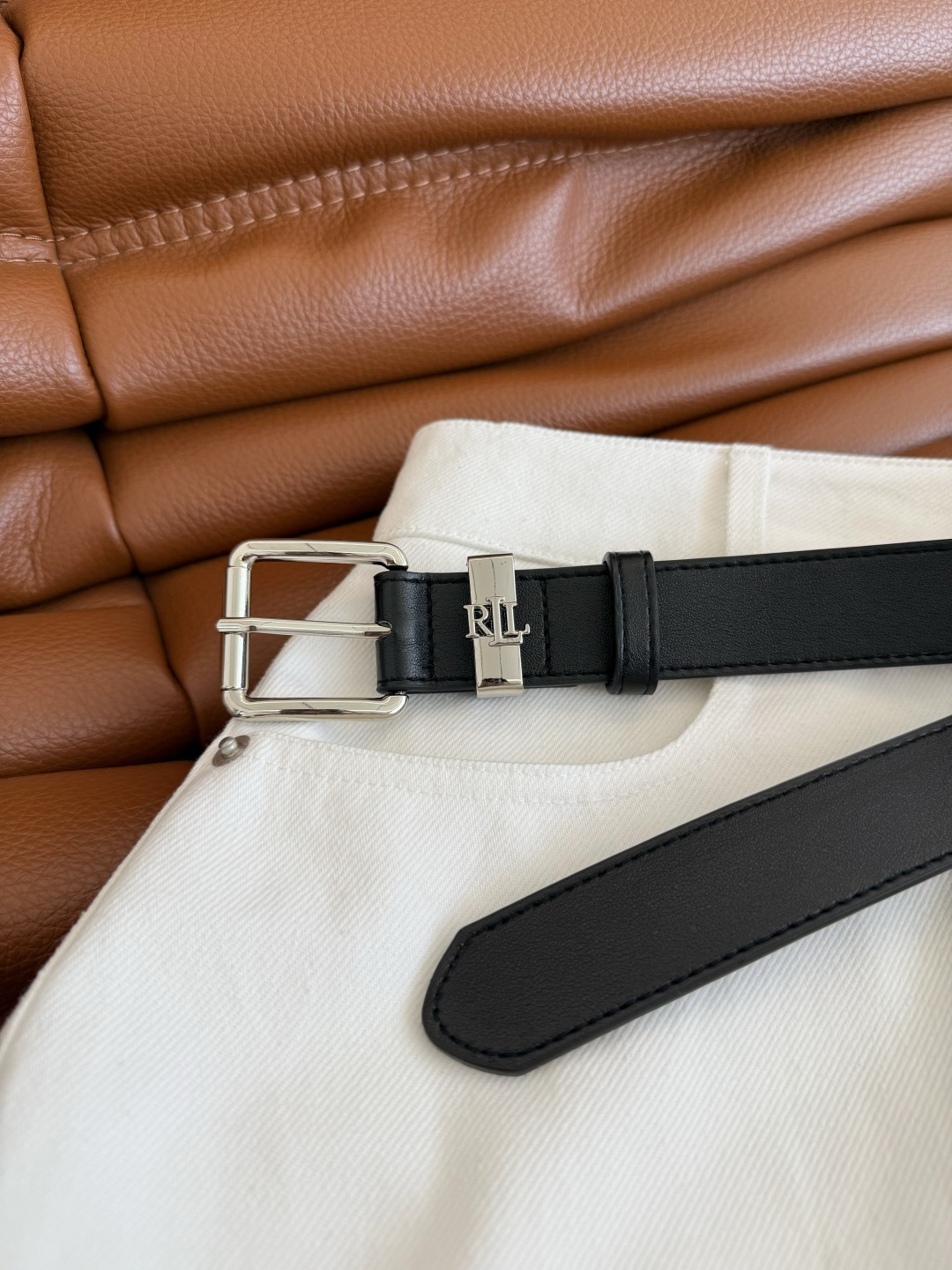 极简老钱 25秋冬 小马logo刺绣白色牛仔半裙 主打好穿不挑人 白色总是可以有魔力让整个Look变得简