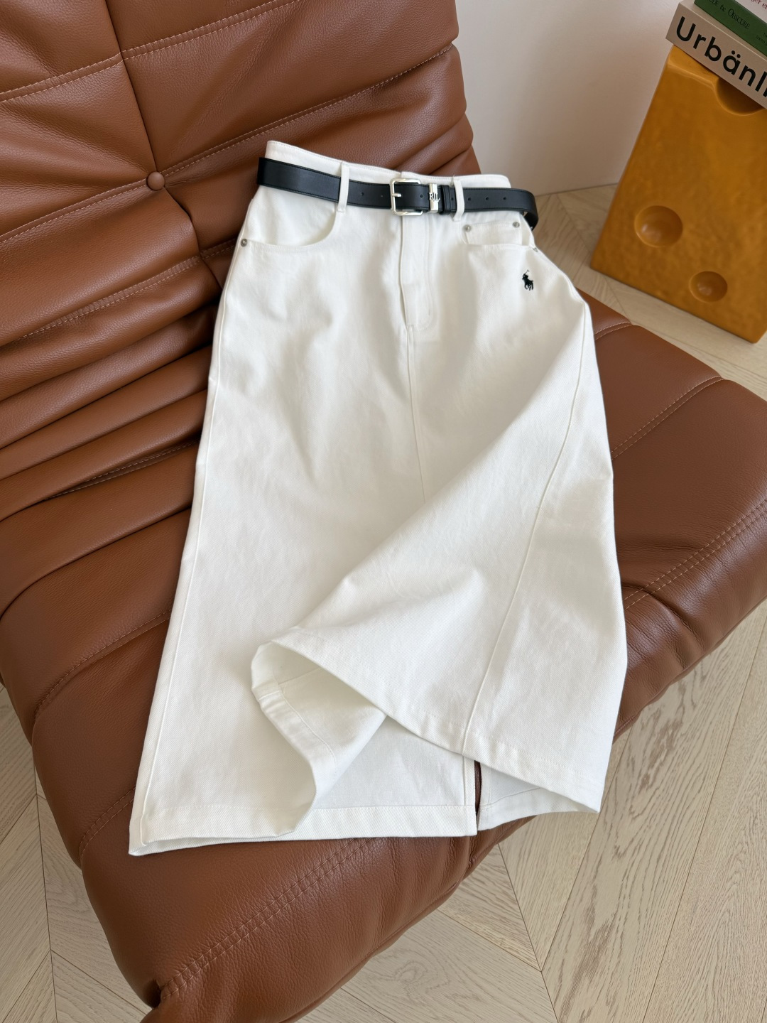 极简老钱 25秋冬 小马logo刺绣白色牛仔半裙 主打好穿不挑人 白色总是可以有魔力让整个Look变得简