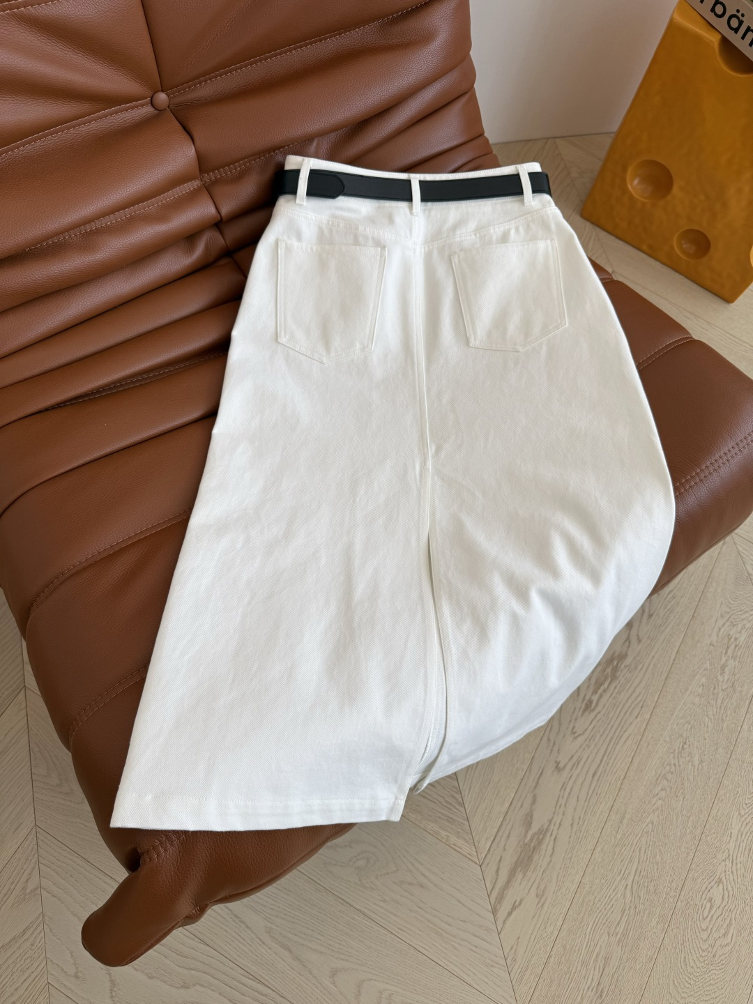 极简老钱 25秋冬 小马logo刺绣白色牛仔半裙 主打好穿不挑人 白色总是可以有魔力让整个Look变得简