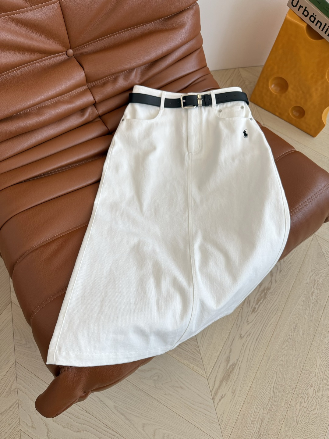 极简老钱 25秋冬 小马logo刺绣白色牛仔半裙 主打好穿不挑人 白色总是可以有魔力让整个Look变得简