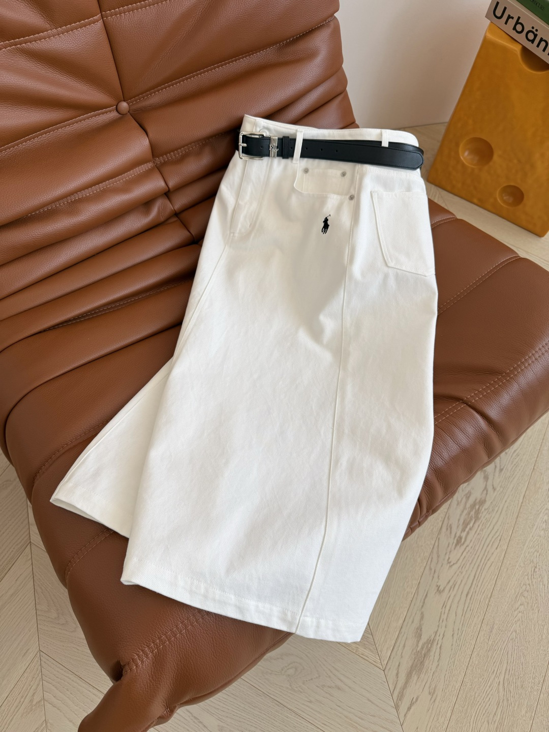 极简老钱 25秋冬 小马logo刺绣白色牛仔半裙 主打好穿不挑人 白色总是可以有魔力让整个Look变得简