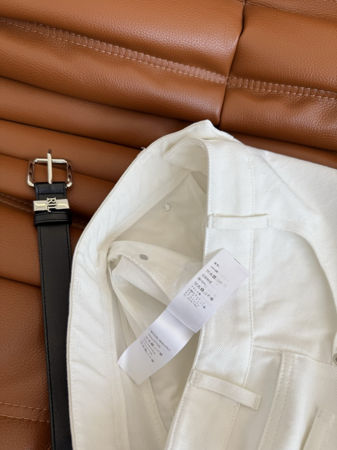 极简老钱 25秋冬 小马logo刺绣白色牛仔半裙 主打好穿不挑人 白色总是可以有魔力让整个Look变得简