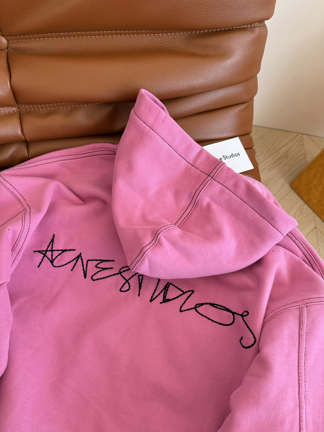 25FW 后背字母logo刺绣玫粉色连帽卫衣 冬天不能没有氛围感的卫衣 各种凹造型都需要 叠穿神器 这个