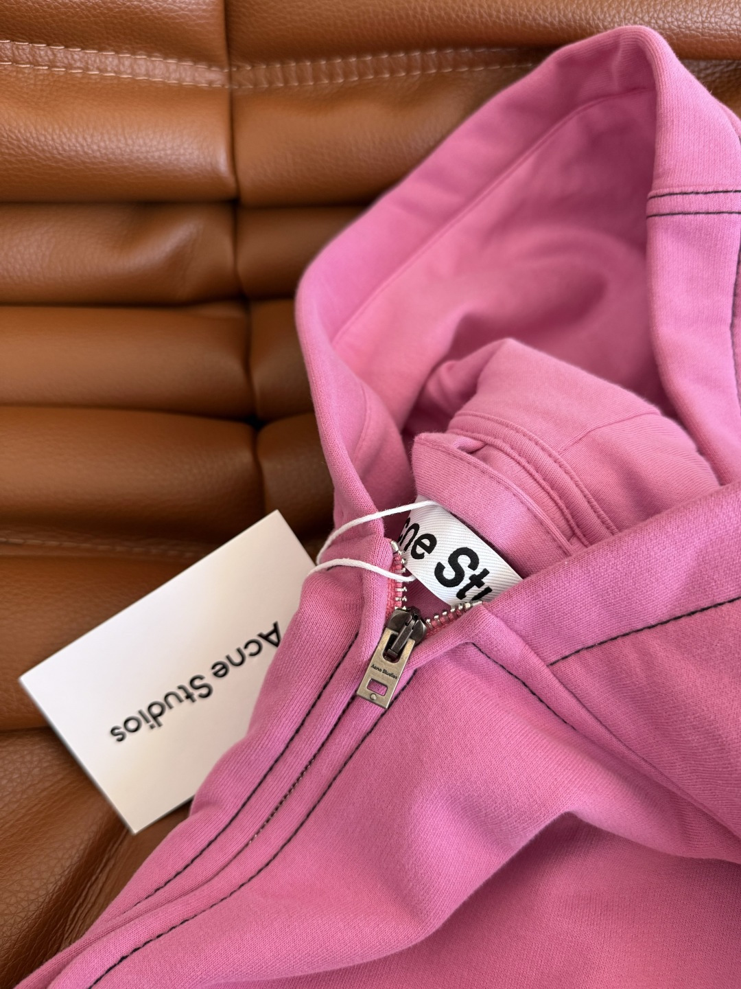 25FW 后背字母logo刺绣玫粉色连帽卫衣 冬天不能没有氛围感的卫衣 各种凹造型都需要 叠穿神器 这个