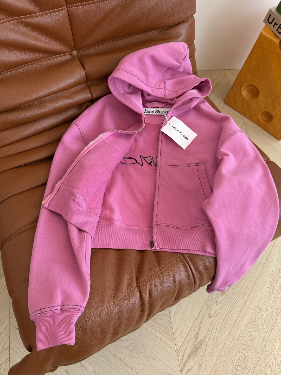 25FW 后背字母logo刺绣玫粉色连帽卫衣 冬天不能没有氛围感的卫衣 各种凹造型都需要 叠穿神器 这个