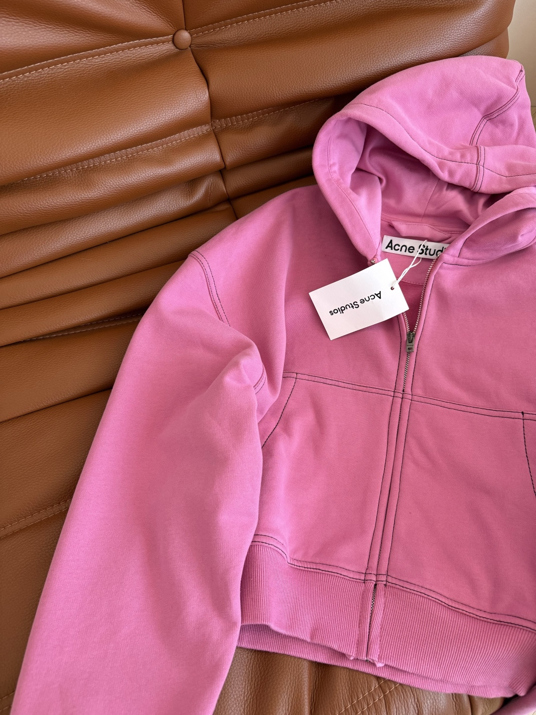 25FW 后背字母logo刺绣玫粉色连帽卫衣 冬天不能没有氛围感的卫衣 各种凹造型都需要 叠穿神器 这个