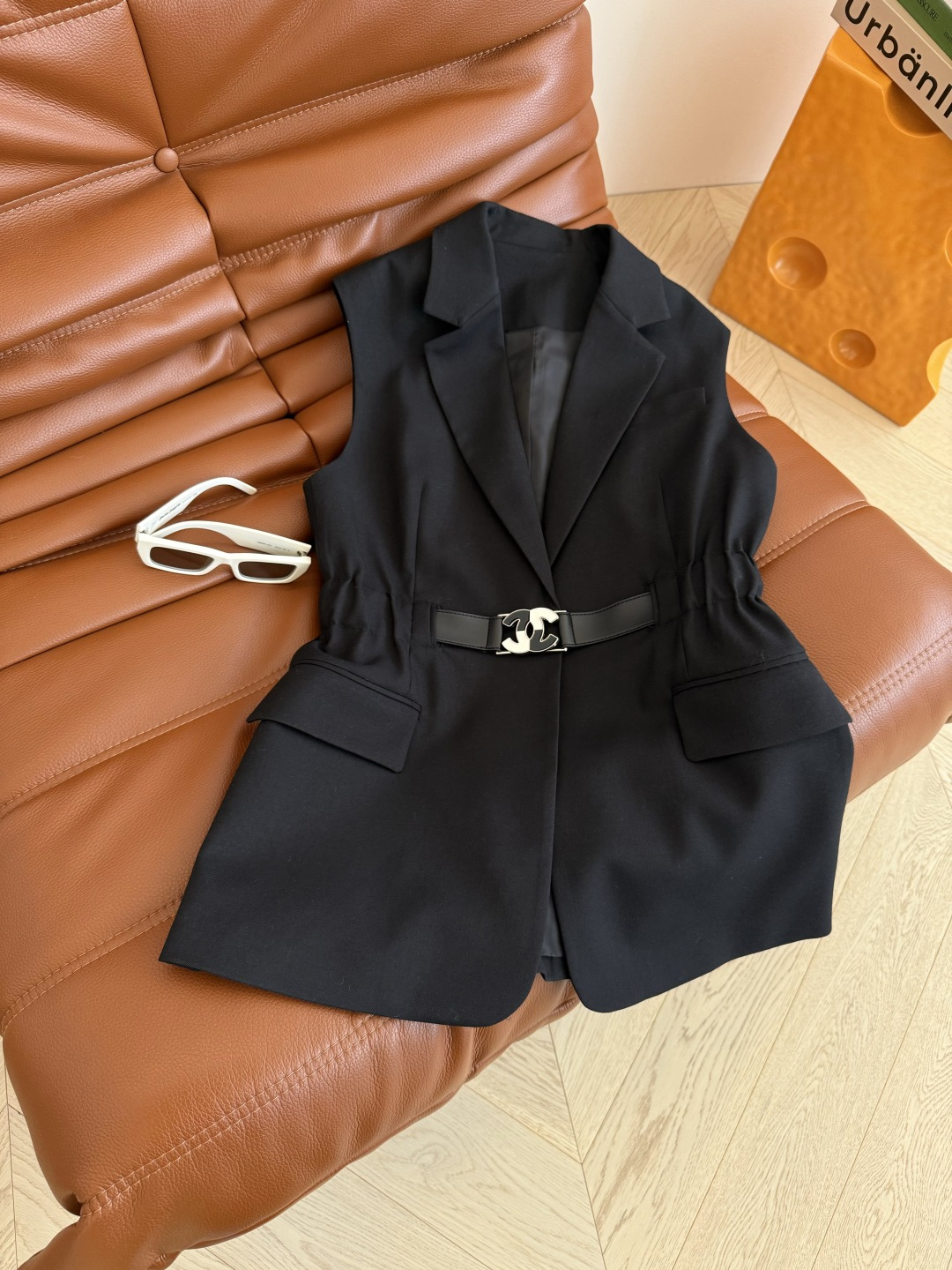 叠穿的时髦感 25秋冬 Vintage中古风双C皮扣设计西装马甲 秋冬不能没有马甲的加持 可通勤可日常 