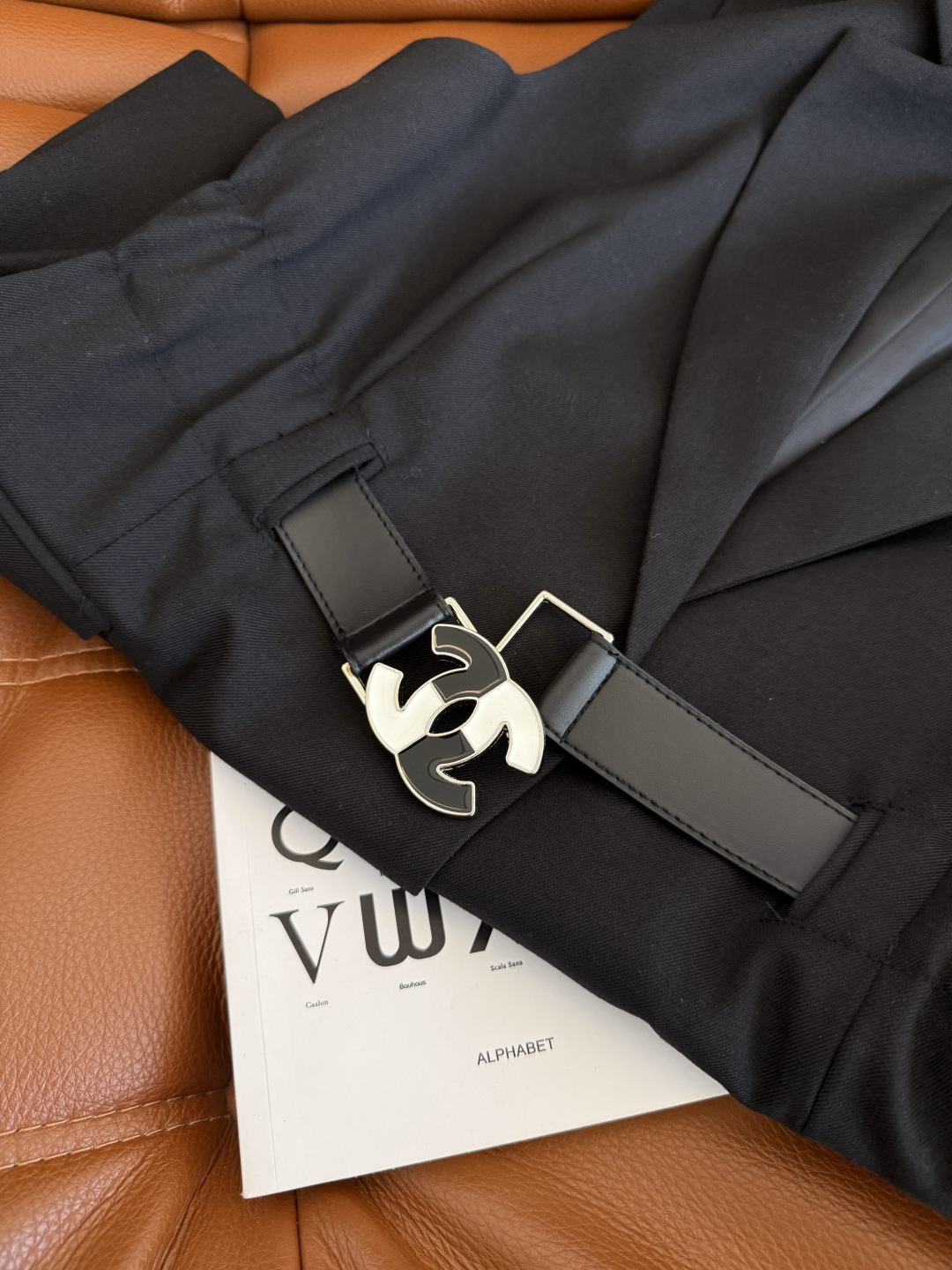 叠穿的时髦感 25秋冬 Vintage中古风双C皮扣设计西装马甲 秋冬不能没有马甲的加持 可通勤可日常 