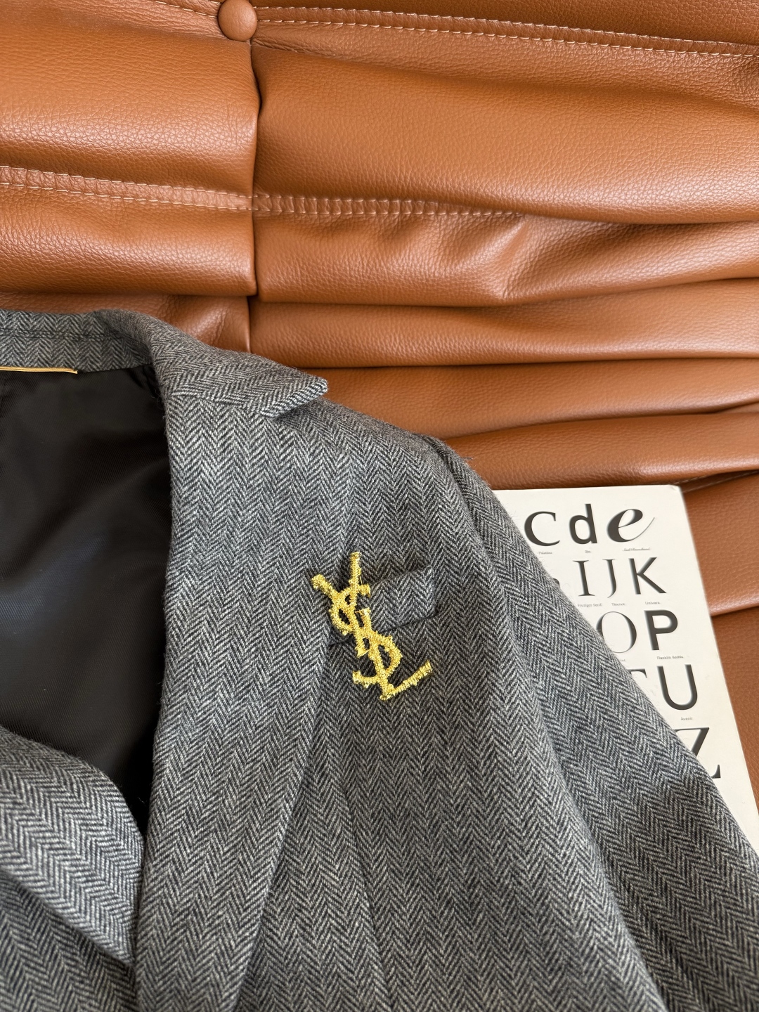SLP Herringbone Wool Blazer with Detachable Brooch - Stylish & Versatile 6 cmp i1758013824010 6638 0 4