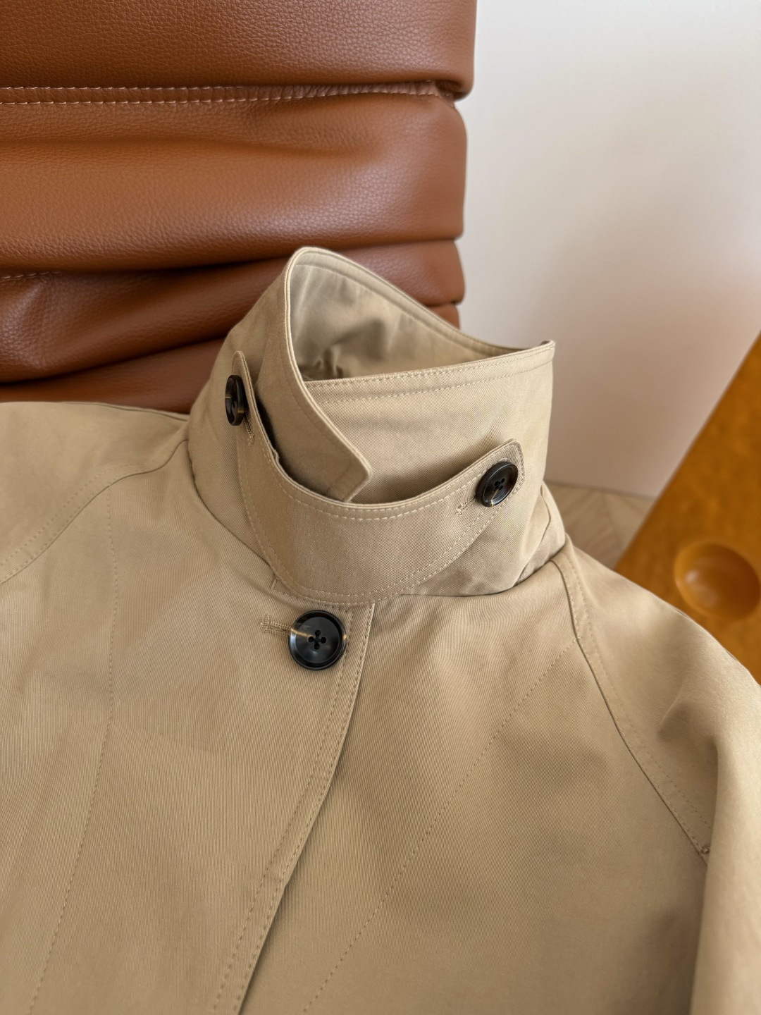 博主同款 斗篷式设计风衣外套 极简的风衣 整个气质感伴随着这件风衣而来 斗篷设计的版型真的很爱 无论什么