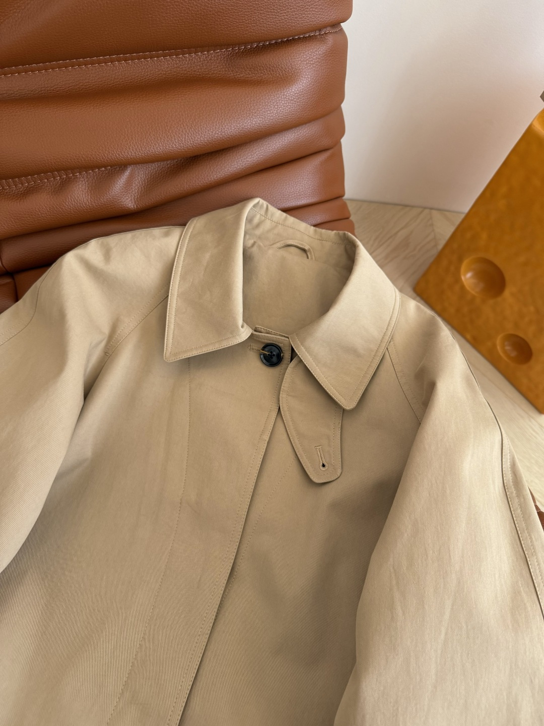 博主同款 斗篷式设计风衣外套 极简的风衣 整个气质感伴随着这件风衣而来 斗篷设计的版型真的很爱 无论什么