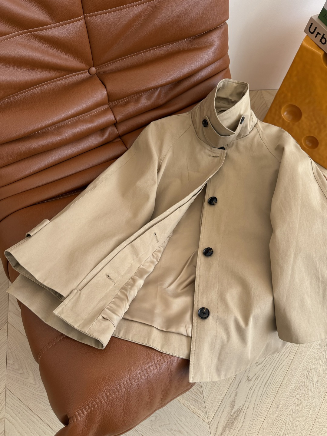 博主同款 斗篷式设计风衣外套 极简的风衣 整个气质感伴随着这件风衣而来 斗篷设计的版型真的很爱 无论什么