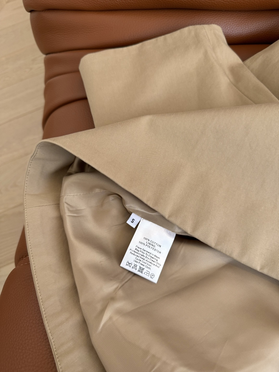 博主同款 斗篷式设计风衣外套 极简的风衣 整个气质感伴随着这件风衣而来 斗篷设计的版型真的很爱 无论什么