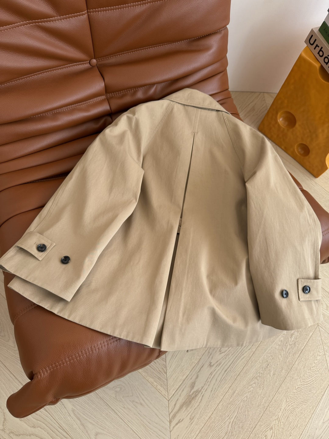 博主同款 斗篷式设计风衣外套 极简的风衣 整个气质感伴随着这件风衣而来 斗篷设计的版型真的很爱 无论什么