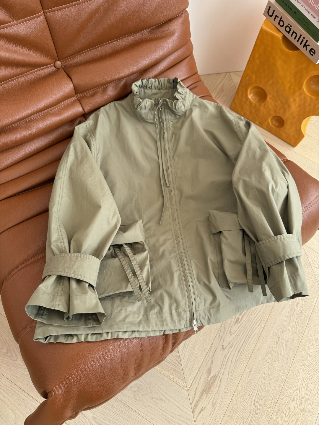 赵露思同款 25秋冬 小众设计风衣外套 超好看的廓形工装风设计 日常松弛感轻松get 版型是宽松廓形剪裁