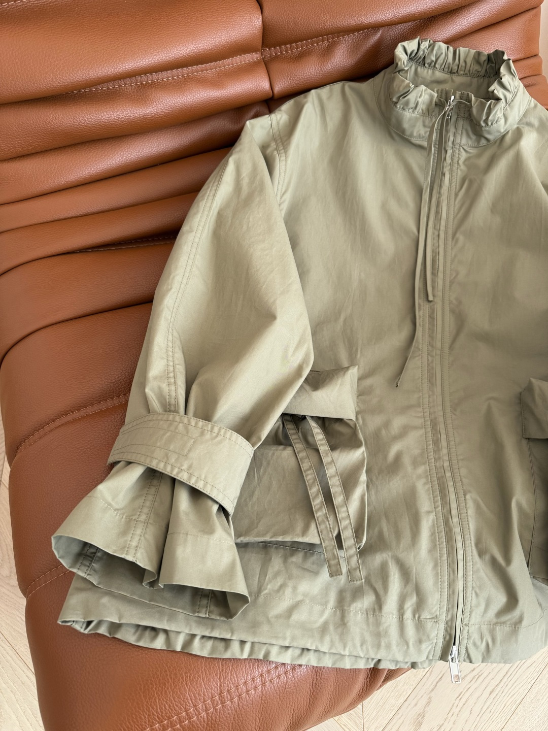 赵露思同款 25秋冬 小众设计风衣外套 超好看的廓形工装风设计 日常松弛感轻松get 版型是宽松廓形剪裁