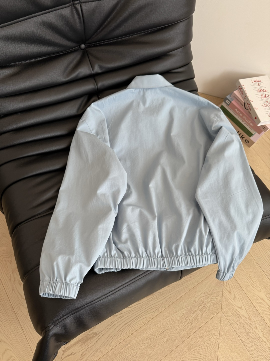 让人好心情的颜色 25秋冬 小字母logo刺绣夹克风衣 做旧粉色和雾霾蓝两个颜色都让人爱不释手 上身大写