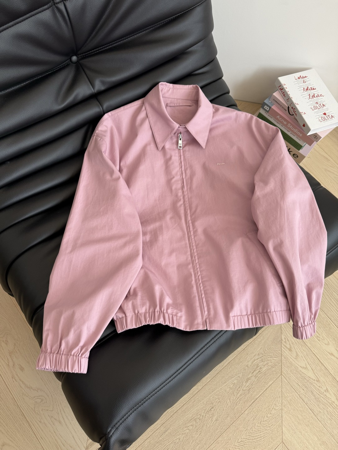 让人好心情的颜色 25秋冬 小字母logo刺绣夹克风衣 做旧粉色和雾霾蓝两个颜色都让人爱不释手 上身大写