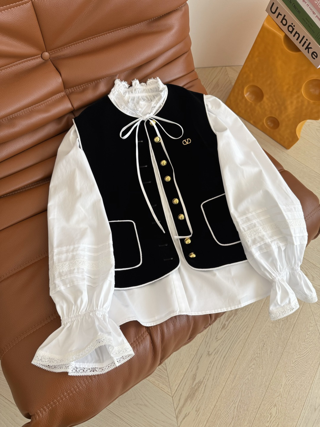 25秋冬 复古灯笼袖设计衬衫 超高颜值的单穿衬衫 也可以打底跌穿 腰部采用凯旋门logo刺绣点缀 花边小