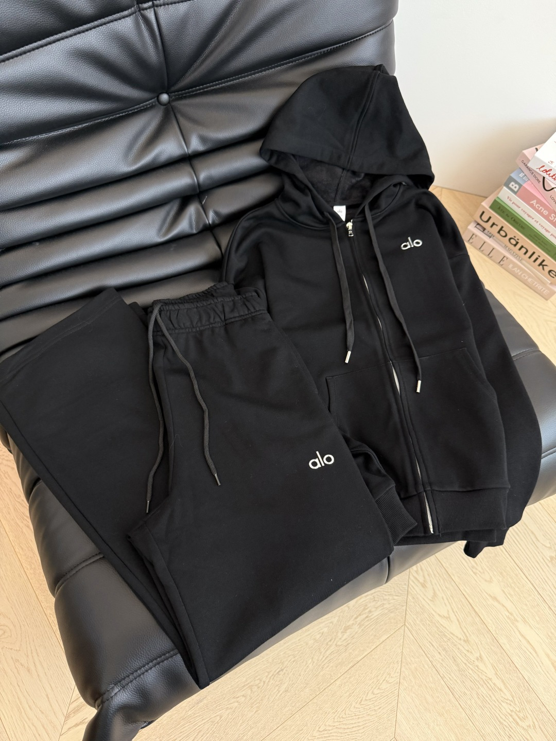 金智秀同款 时髦休闲推荐 立体字母装饰套装 懒人一套时髦搭配 连帽拉链卫衣+松紧卫裤 日常出街太需要了 