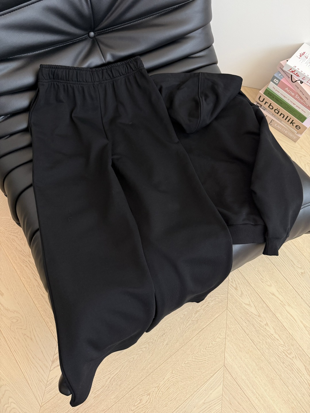 金智秀同款 时髦休闲推荐 立体字母装饰套装 懒人一套时髦搭配 连帽拉链卫衣+松紧卫裤 日常出街太需要了 