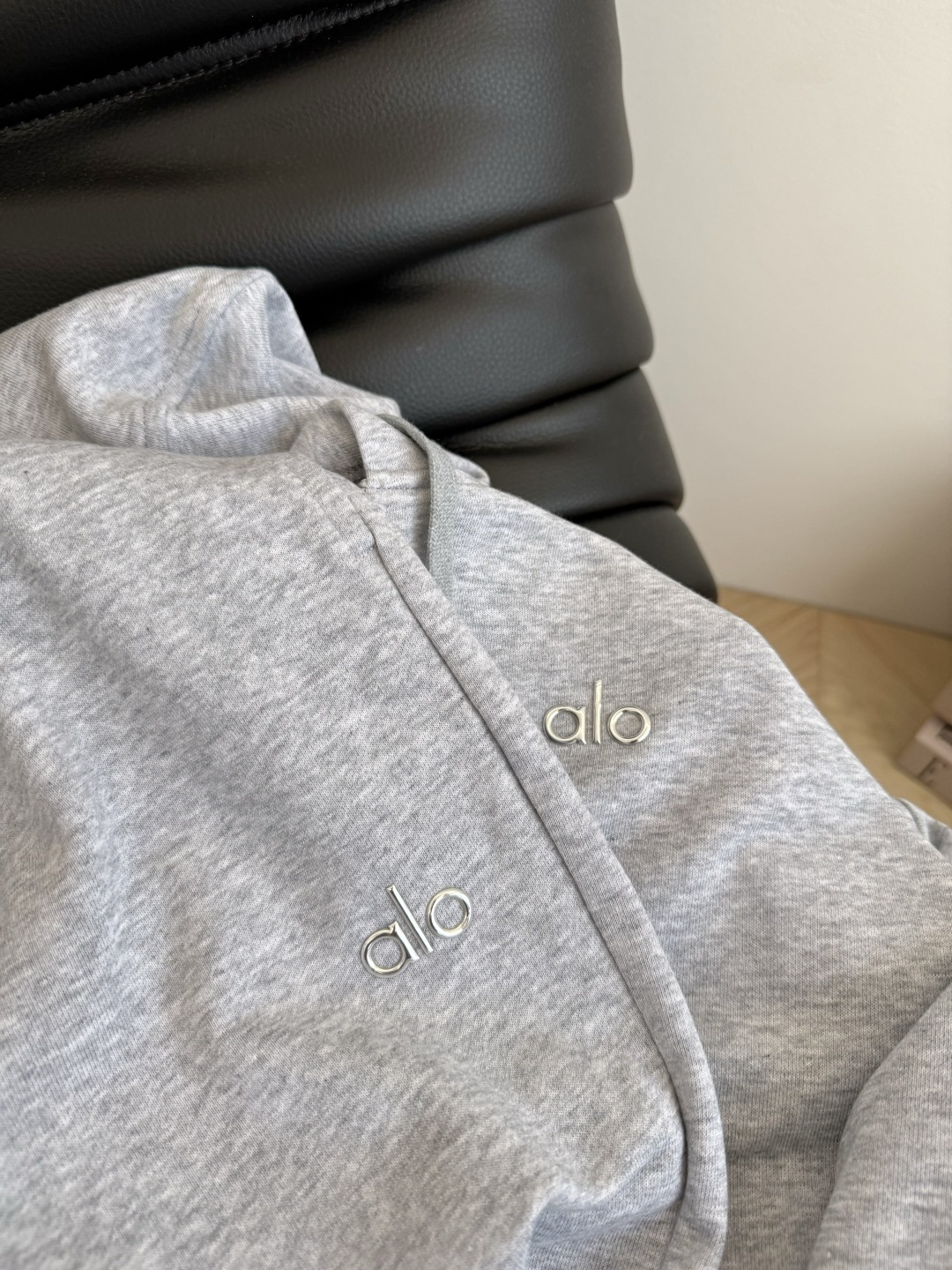 金智秀同款 时髦休闲推荐 立体字母装饰套装 懒人一套时髦搭配 连帽拉链卫衣+松紧卫裤 日常出街太需要了 