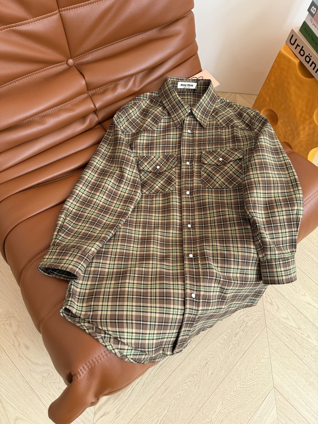 25秋冬🆕🆕英伦复古格纹一套搭配 缪系穿搭 复古有型 采用定织开发的格纹面料 对格工艺做法 廓形衬衫+超