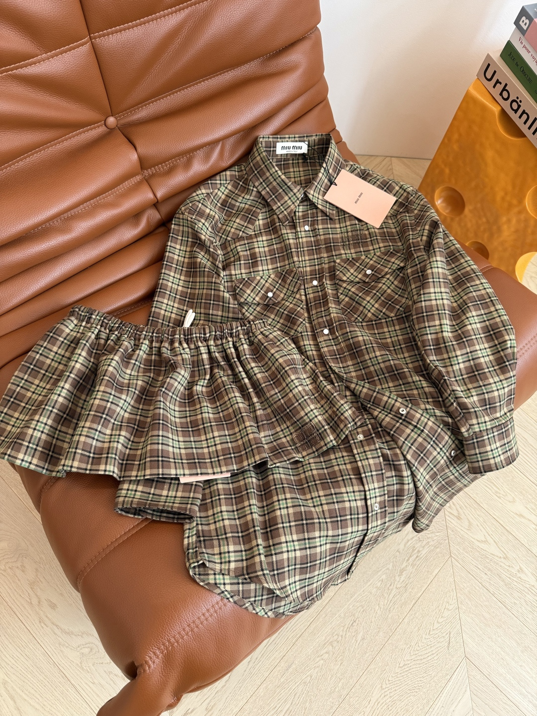 25秋冬🆕🆕英伦复古格纹一套搭配 缪系穿搭 复古有型 采用定织开发的格纹面料 对格工艺做法 廓形衬衫+超