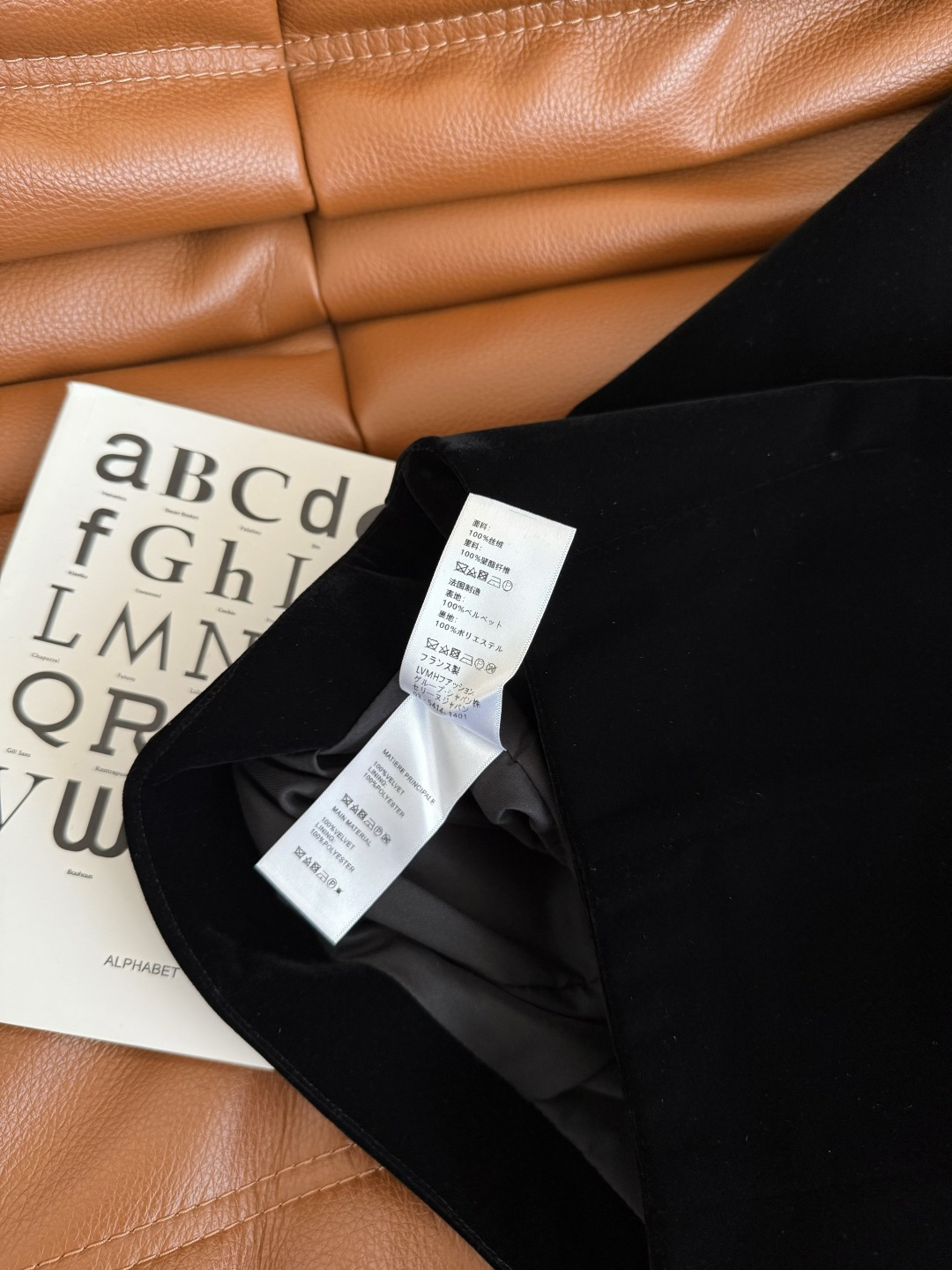 25FW新款 巴黎SCP～异形扣子装饰丝绒半裙 简约又高级 不对称搭片设计 超级实穿 高腰A字版型 上身