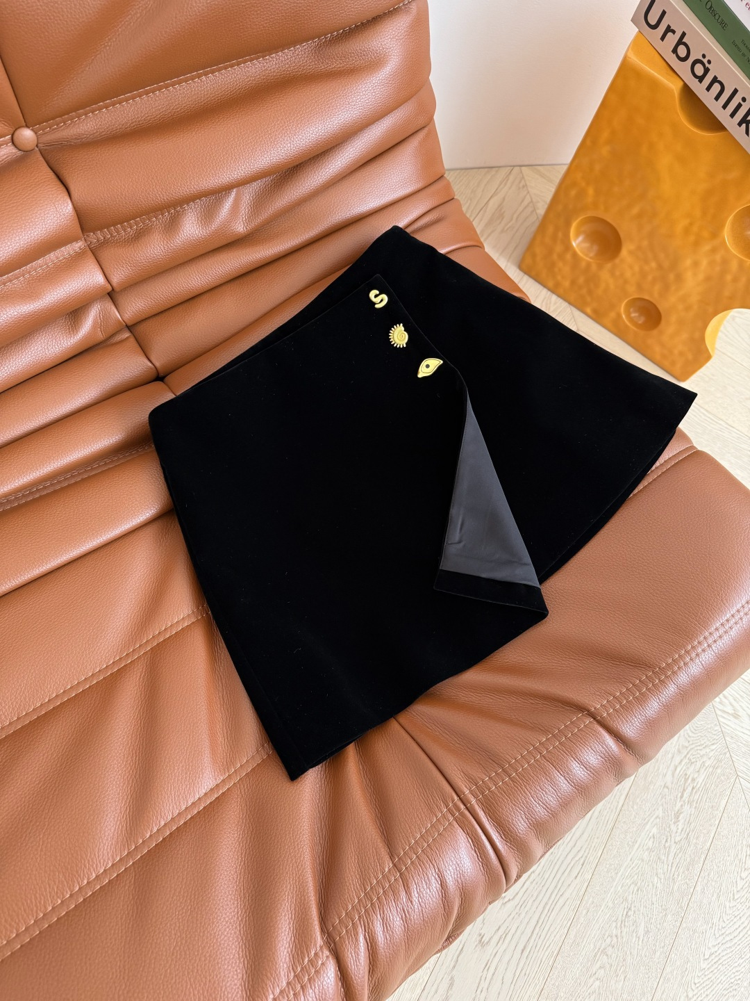 25FW新款 巴黎SCP～异形扣子装饰丝绒半裙 简约又高级 不对称搭片设计 超级实穿 高腰A字版型 上身