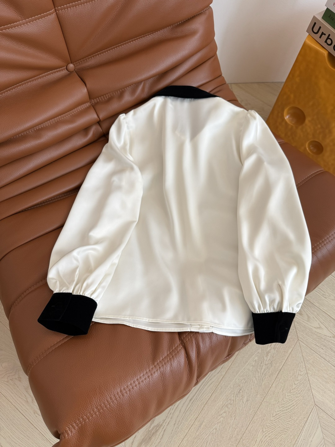 优雅温柔 25秋冬 丝绒领子拼接衬衫 一整个优雅法式高级感 丝绒领子和袖口拼接 搭配了立体小花朵丝绒蝴蝶