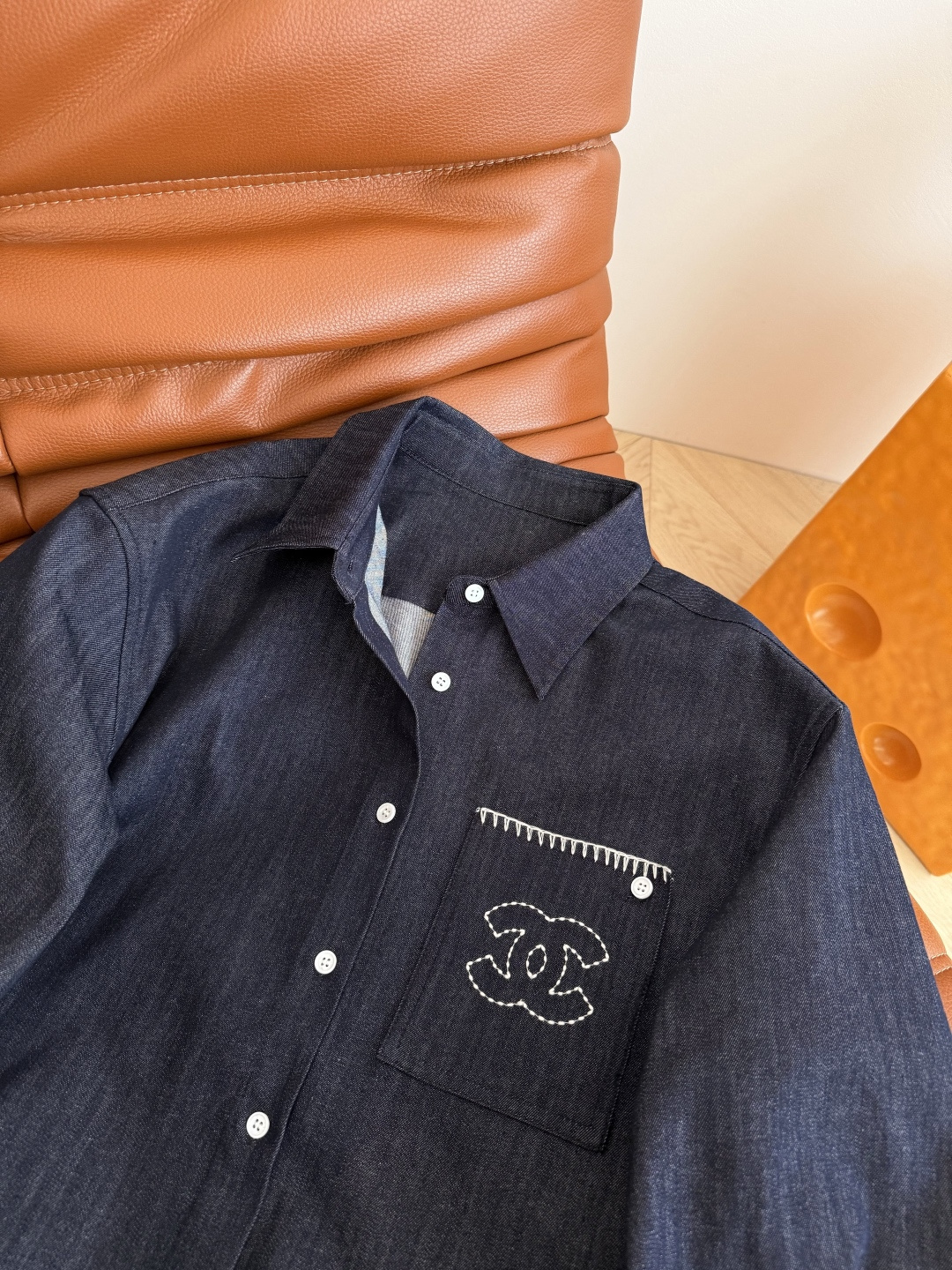 25新款 双C图案刺绣牛仔系列 Vintage中古风 时髦感在线 廓形感衬衫+松紧直筒牛仔裤 这一套超级