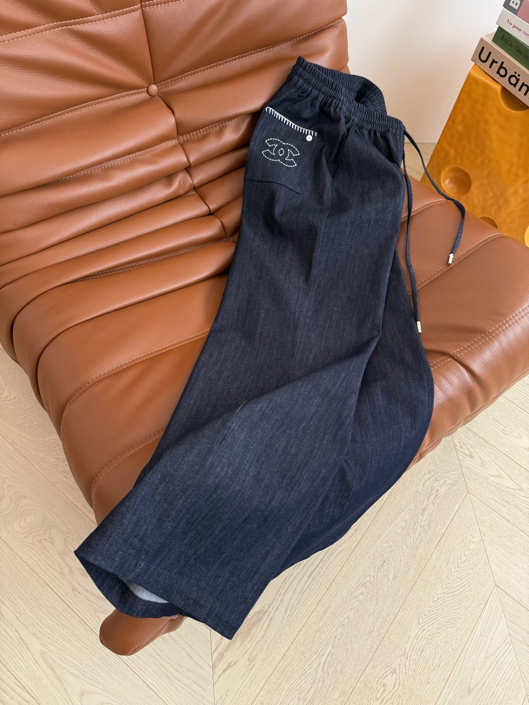 25新款 双C图案刺绣牛仔系列 Vintage中古风 时髦感在线 廓形感衬衫+松紧直筒牛仔裤 这一套超级