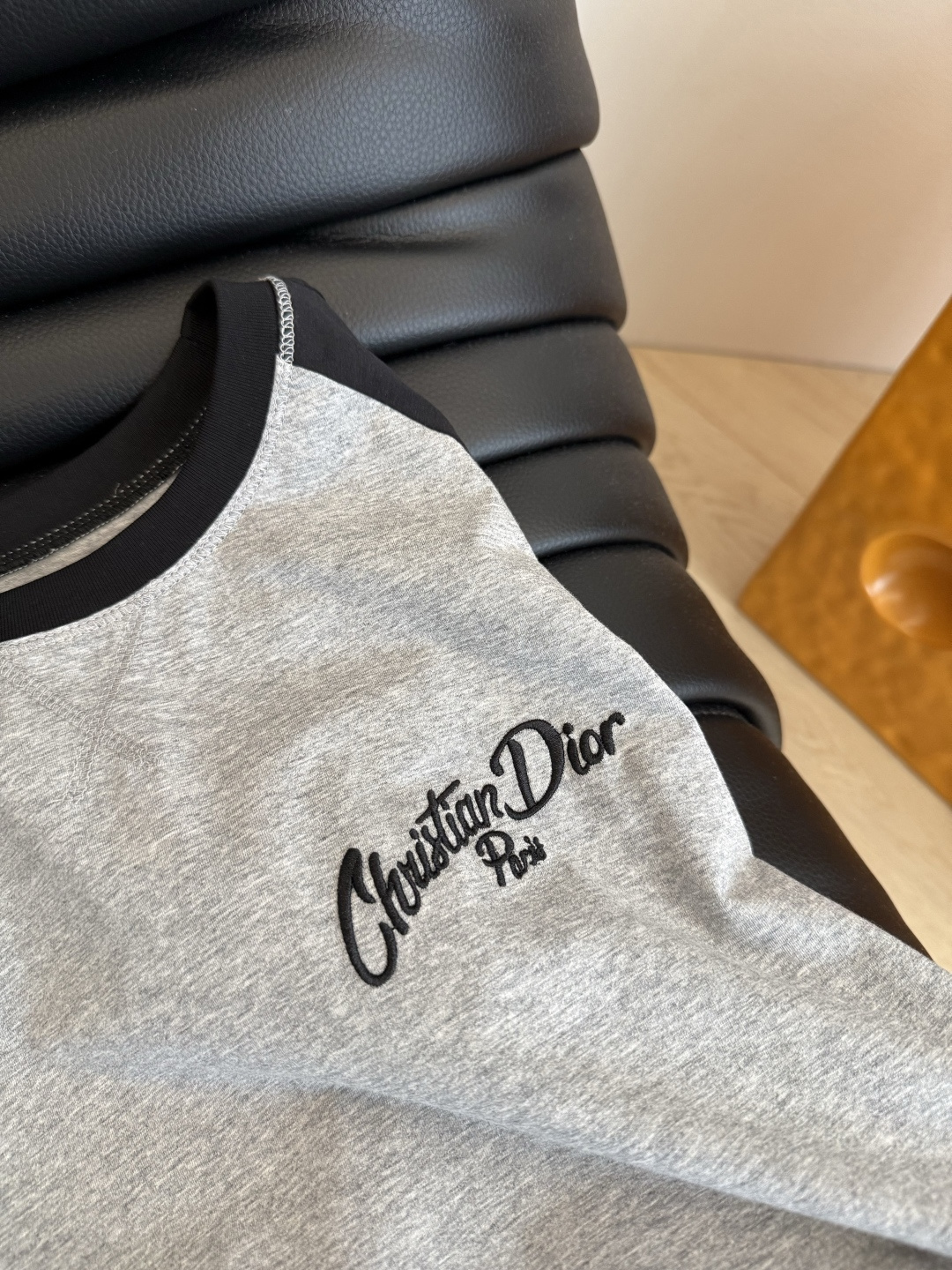 25早秋新品 字母logo刺绣长袖T恤 撞色插肩袖设计 休闲推荐 日常必备款 单穿打底都OK 简洁和时髦