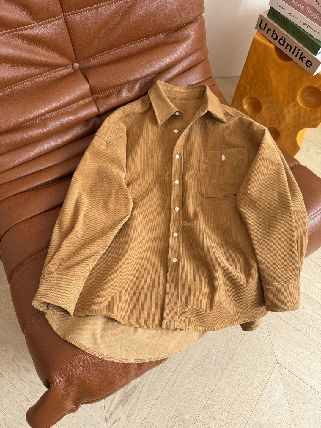 老钱的早秋 25FW 小马logo刺绣灯芯绒衬衫 宽松廓形剪裁 卡其棕色灯芯绒面料 满满的入球氛围感 老