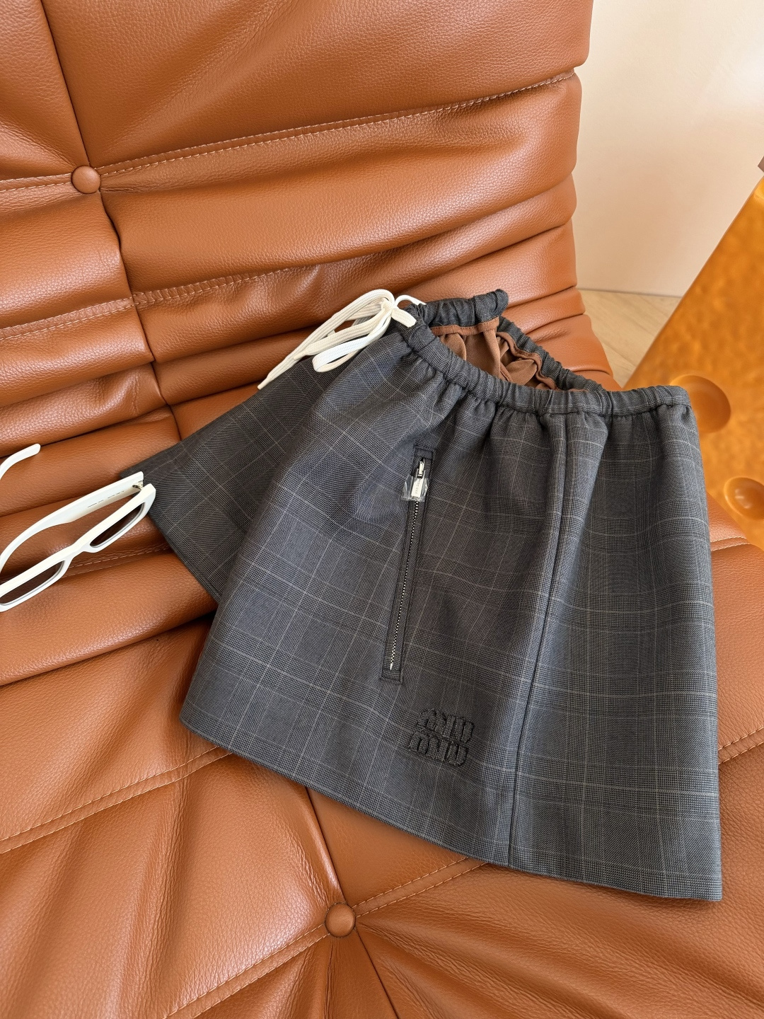 完美无死角的一套搭配 25秋冬 英伦复古格纹～真皮领子拉链夹克外套+松紧半裙 格雷灰很高级 低调又显质感