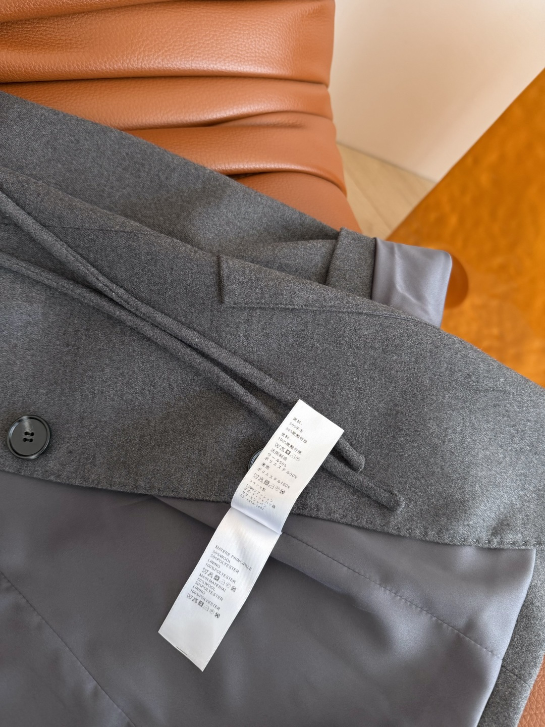 25秋冬🆕🆕立体可拆卸花朵装饰一套搭配 V领西装外套+腰带装饰压褶半裙 颜色很高级 一套上身真的满满的气