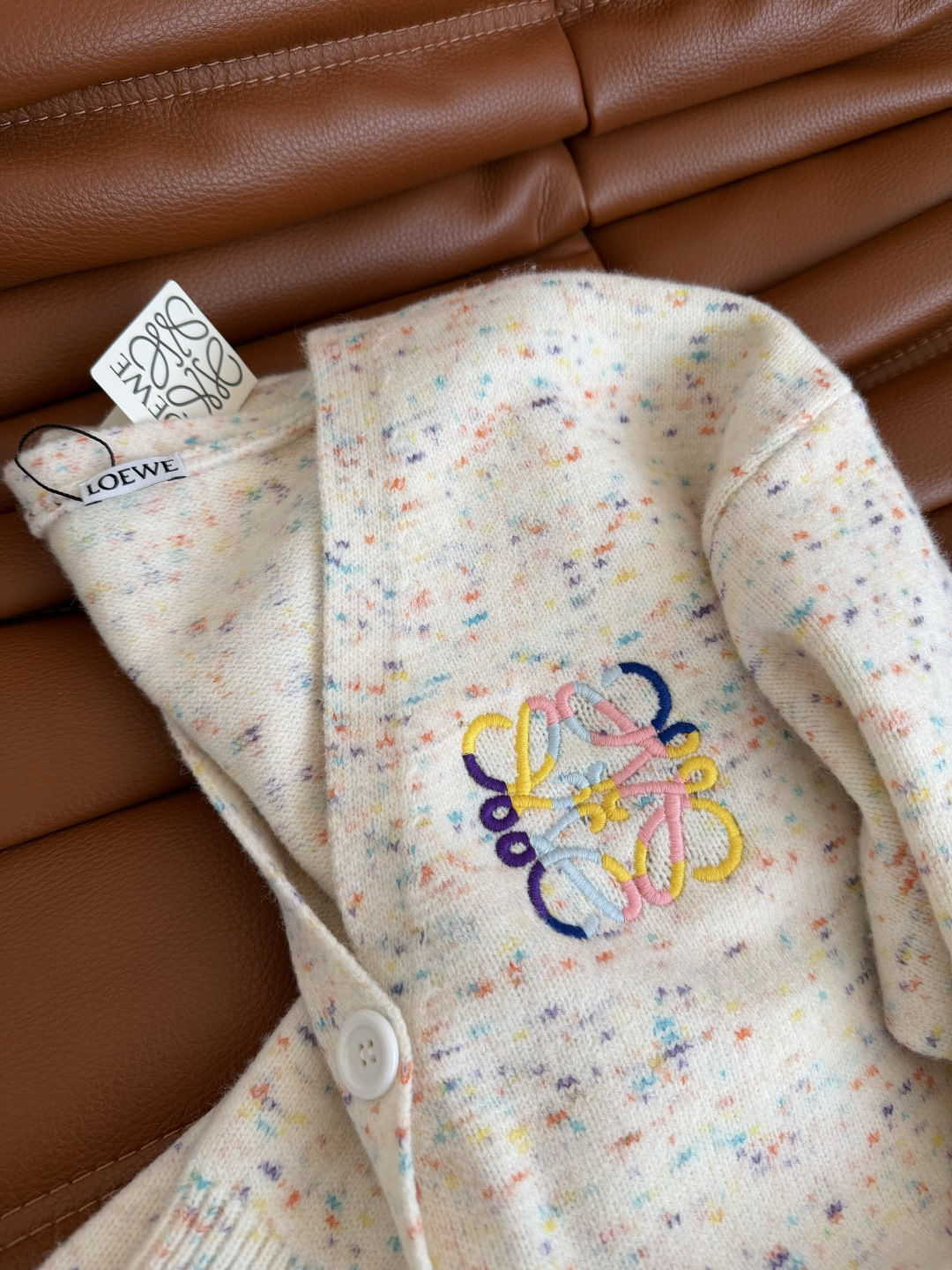 25秋冬系列 彩色刺绣logo设计 V领开衫和短袖小上衣 羊毛混纺纱线 可以两件叠穿也可以分开穿 颜值在