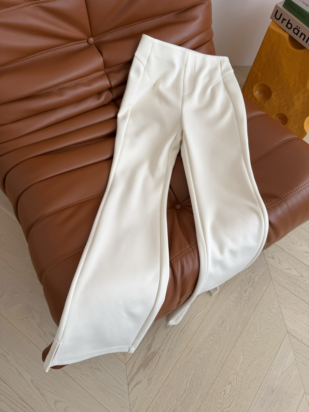 腿精2.0 后背刺绣logo装饰微喇开叉裤 高腰长腿功能性裤子 上身自动把双腿拉到最长 修饰腰臀比例感 