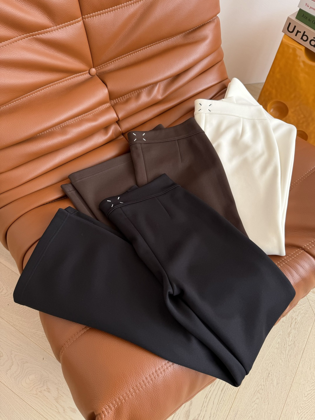 腿精2.0 后背刺绣logo装饰微喇开叉裤 高腰长腿功能性裤子 上身自动把双腿拉到最长 修饰腰臀比例感 