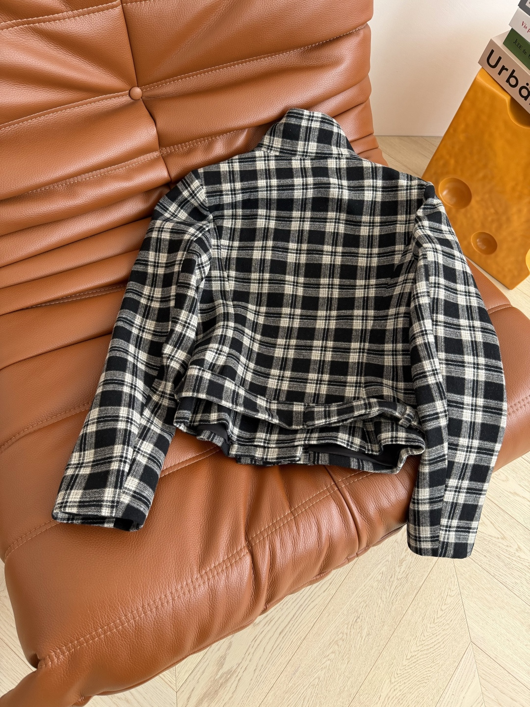 秋冬就要穿格子 25FW 复古羊毛格子外套 浓浓的英式复古感 伦敦入秋氛围感 立领设计 低腰腰带设计 上