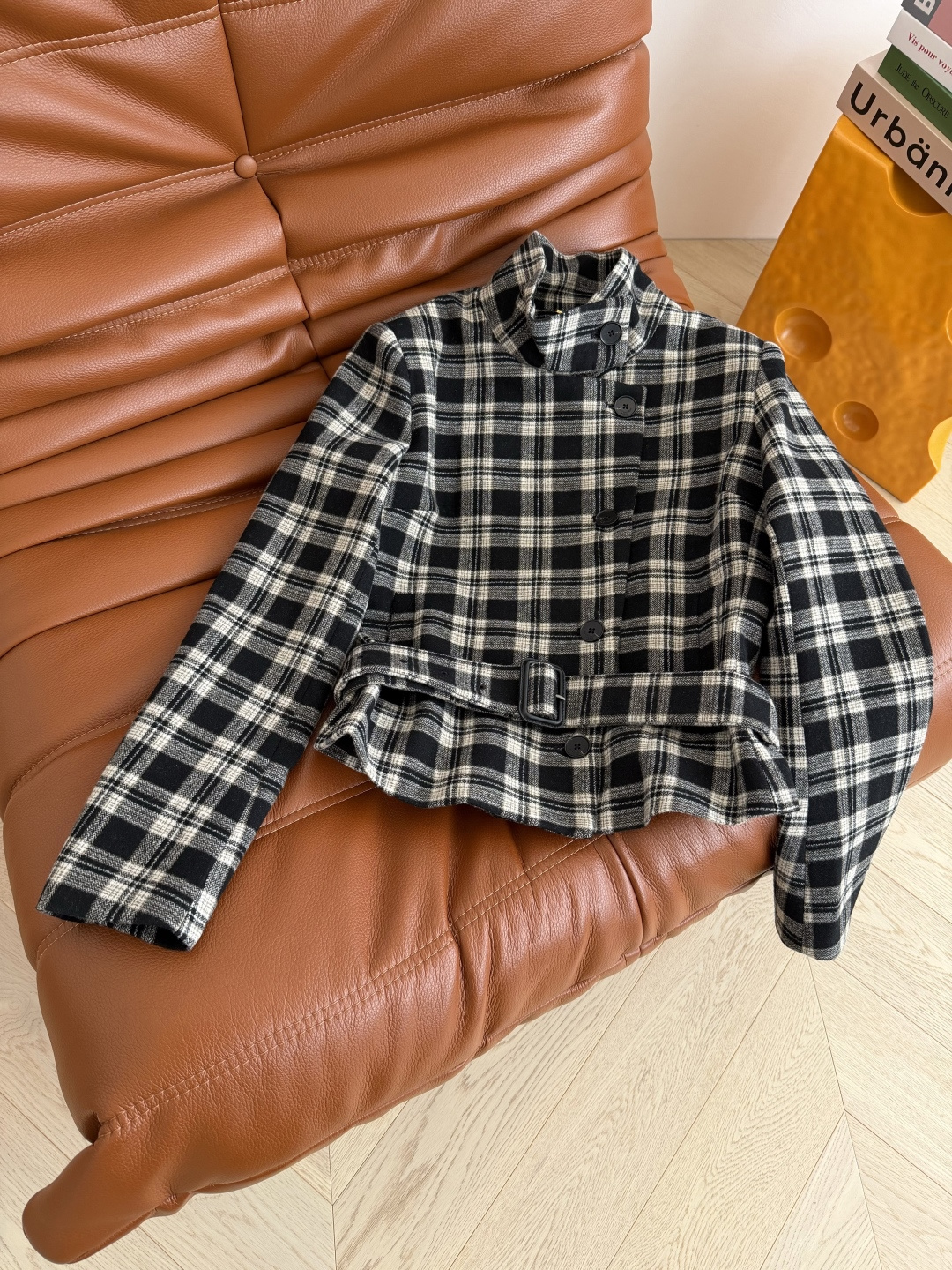 秋冬就要穿格子 25FW 复古羊毛格子外套 浓浓的英式复古感 伦敦入秋氛围感 立领设计 低腰腰带设计 上