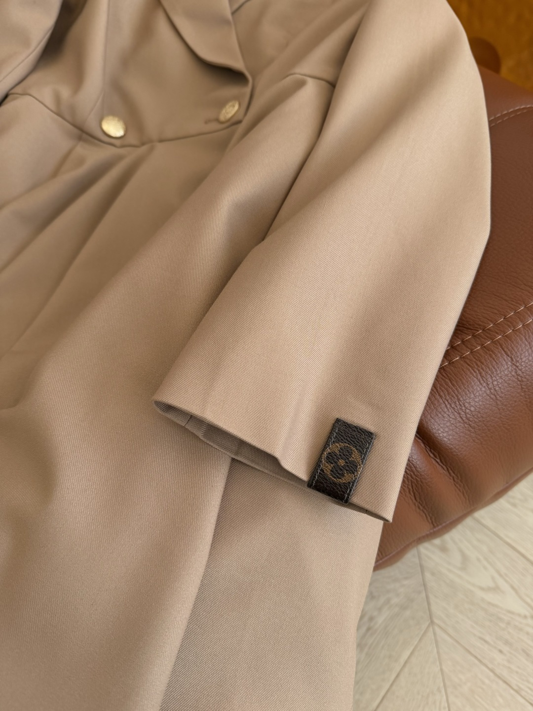 25秋冬 两粒扣西装连衣裙 这条裙子很推荐 充满设计又很好驾驭 不管是日常或者OL职场都适合 可休闲可优