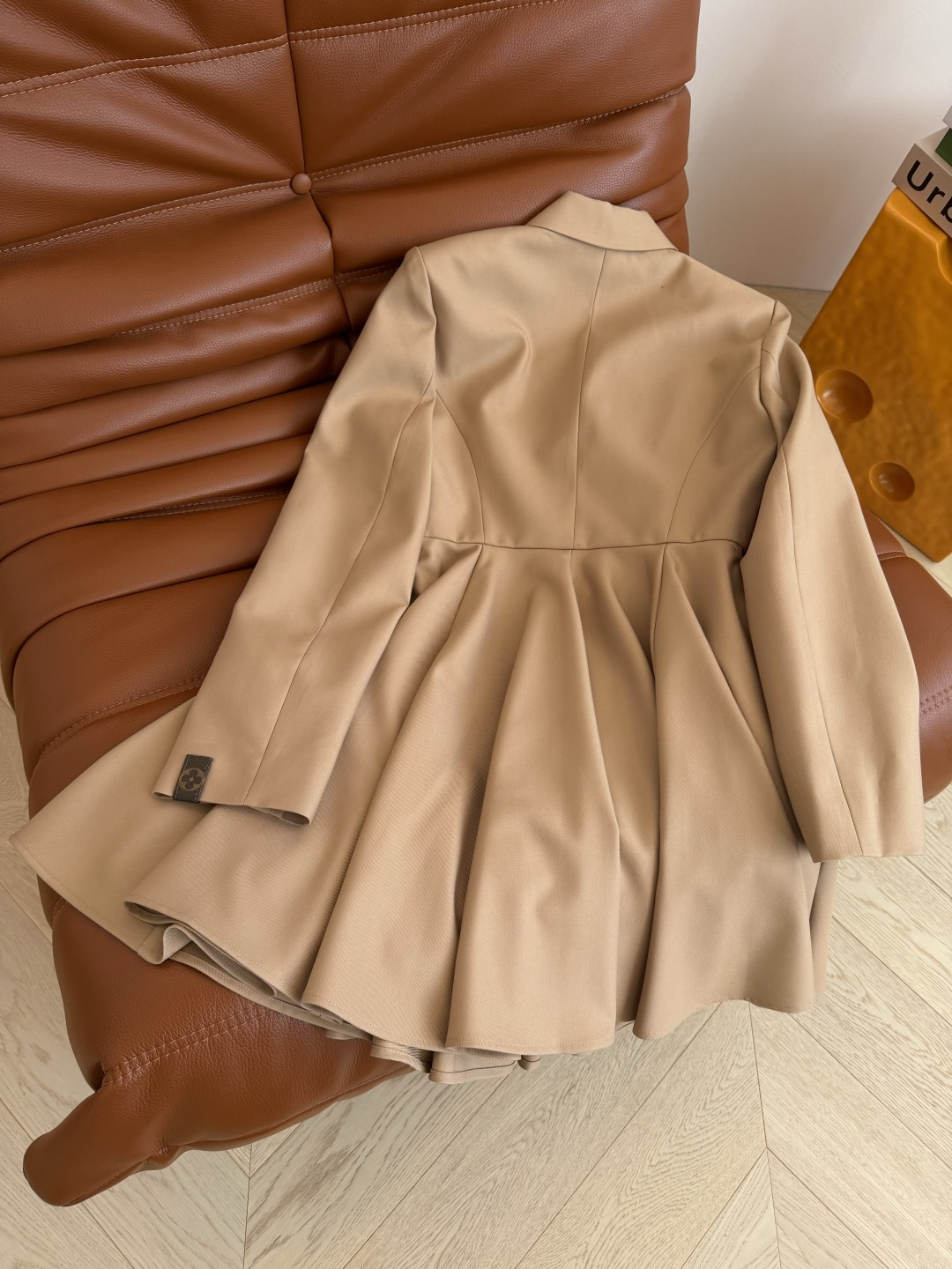 25秋冬 两粒扣西装连衣裙 这条裙子很推荐 充满设计又很好驾驭 不管是日常或者OL职场都适合 可休闲可优