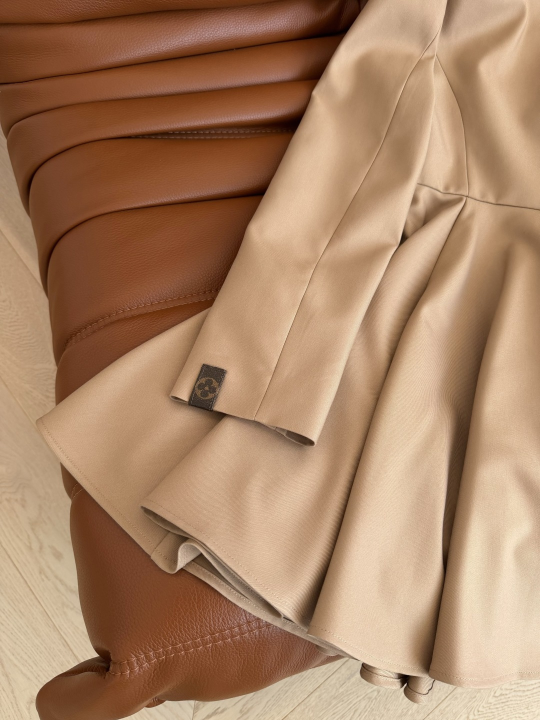 25秋冬 两粒扣西装连衣裙 这条裙子很推荐 充满设计又很好驾驭 不管是日常或者OL职场都适合 可休闲可优