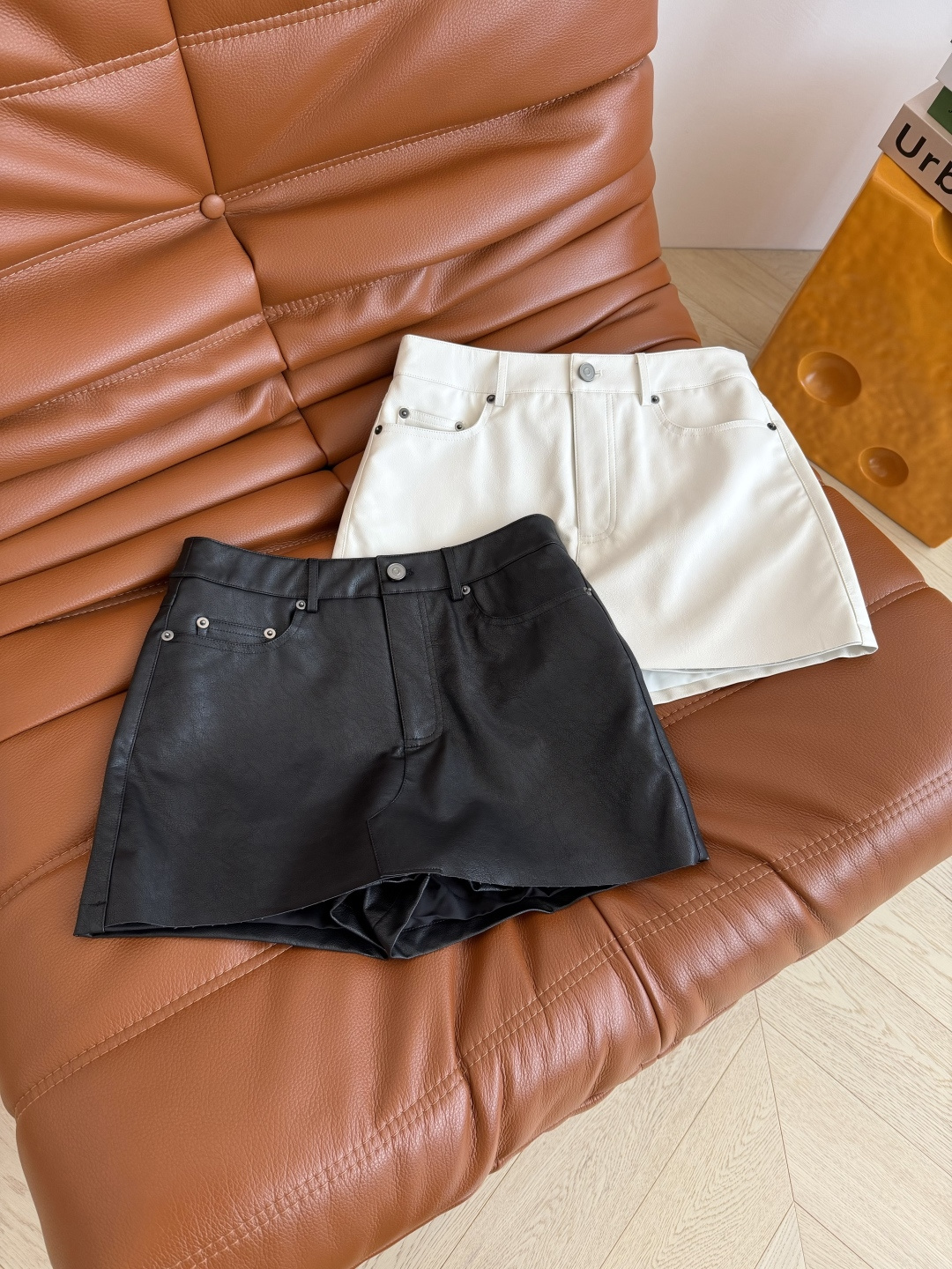 Rose朴彩英同款 万金油小皮裙 25秋冬 显高显瘦的皮质半裙 内里是裤裙的设计 不怕走光 非常实穿 整