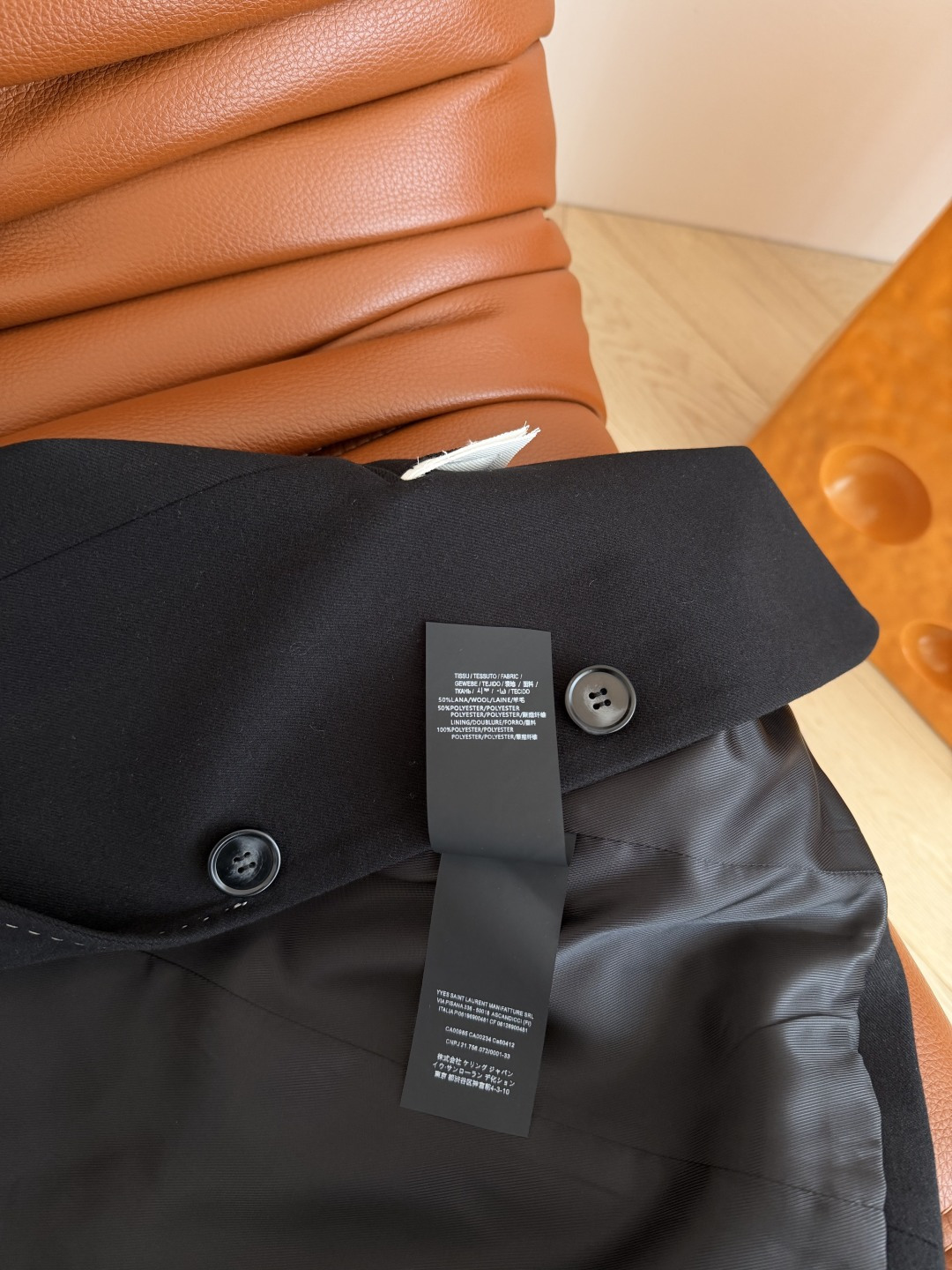 25秋冬 撞色明线毛边设计一套搭配 帅气有型 时髦Girl必备款 非常重工的明线装饰西装 肩部毛边和明线