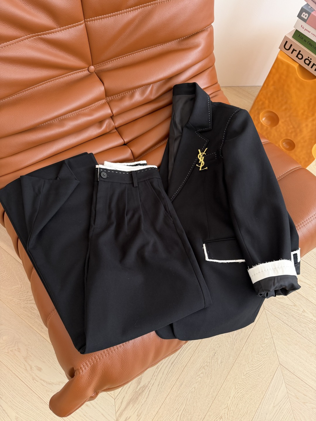 25秋冬 撞色明线毛边设计一套搭配 帅气有型 时髦Girl必备款 非常重工的明线装饰西装 肩部毛边和明线