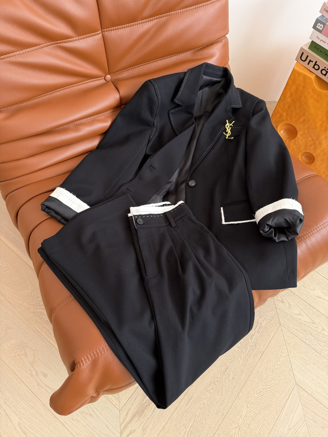 25秋冬 撞色明线毛边设计一套搭配 帅气有型 时髦Girl必备款 非常重工的明线装饰西装 肩部毛边和明线